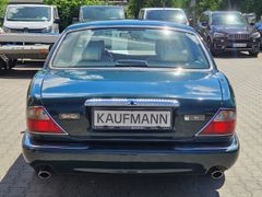 Fahrzeugabbildung Daimler V8 Automatik
