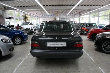 Mercedes E 320 - 6