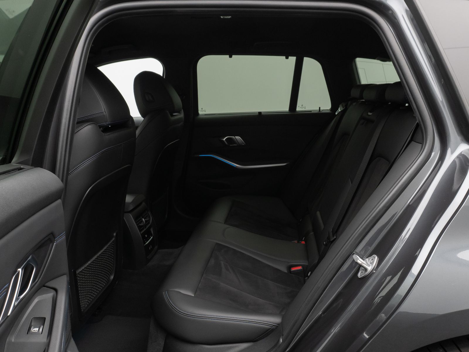 Fahrzeugabbildung BMW 330e  M Sport Kamera DAB HiFi DrivAssist 19Zoll