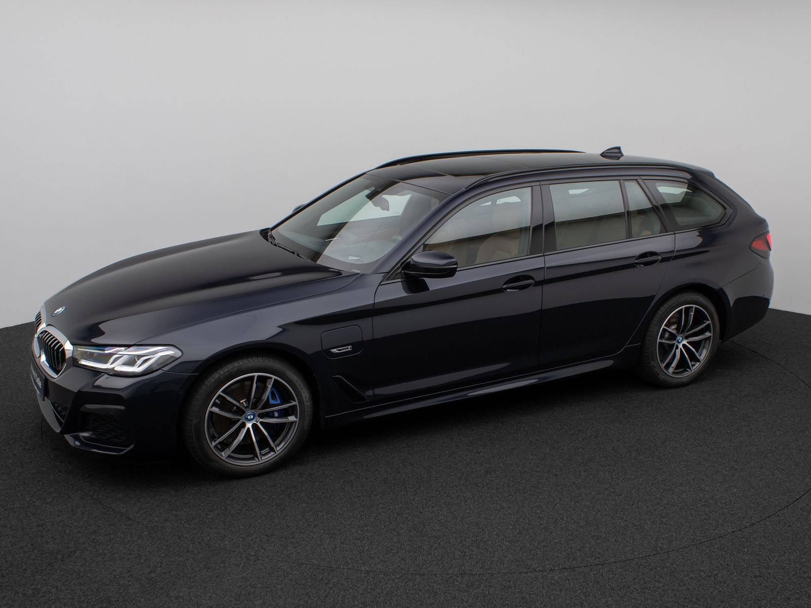 Fahrzeugabbildung BMW 530e M Sport Panorama Laser Kamera HUD DAB H/K