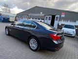 BMW 750i+Leder+Navi+Head-Up+Glasdach+Bi-Xenon+8xLM - BMW 750 mit Benzin-Antrieb: Limousine