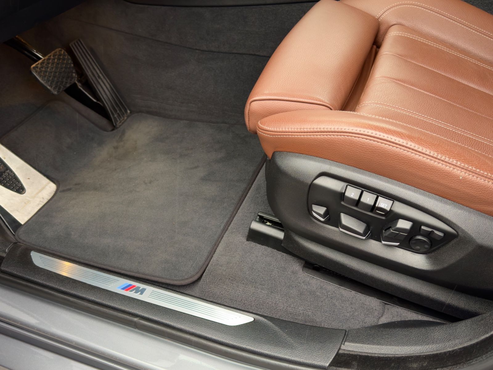 Fahrzeugabbildung BMW X6 xDrive 35 i M Sport Garantie+Wartungspaket