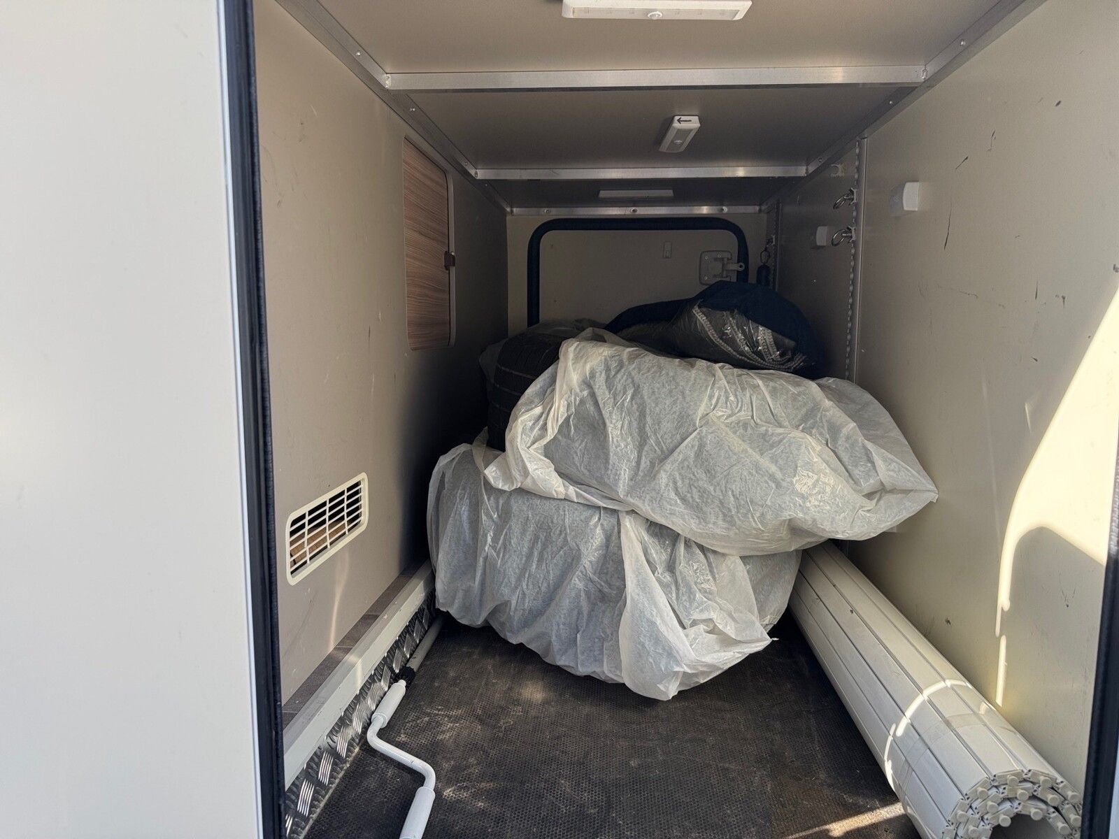 Fahrzeugabbildung Ahorn Canada AE Lithium,AHK,Dachklimaanlage