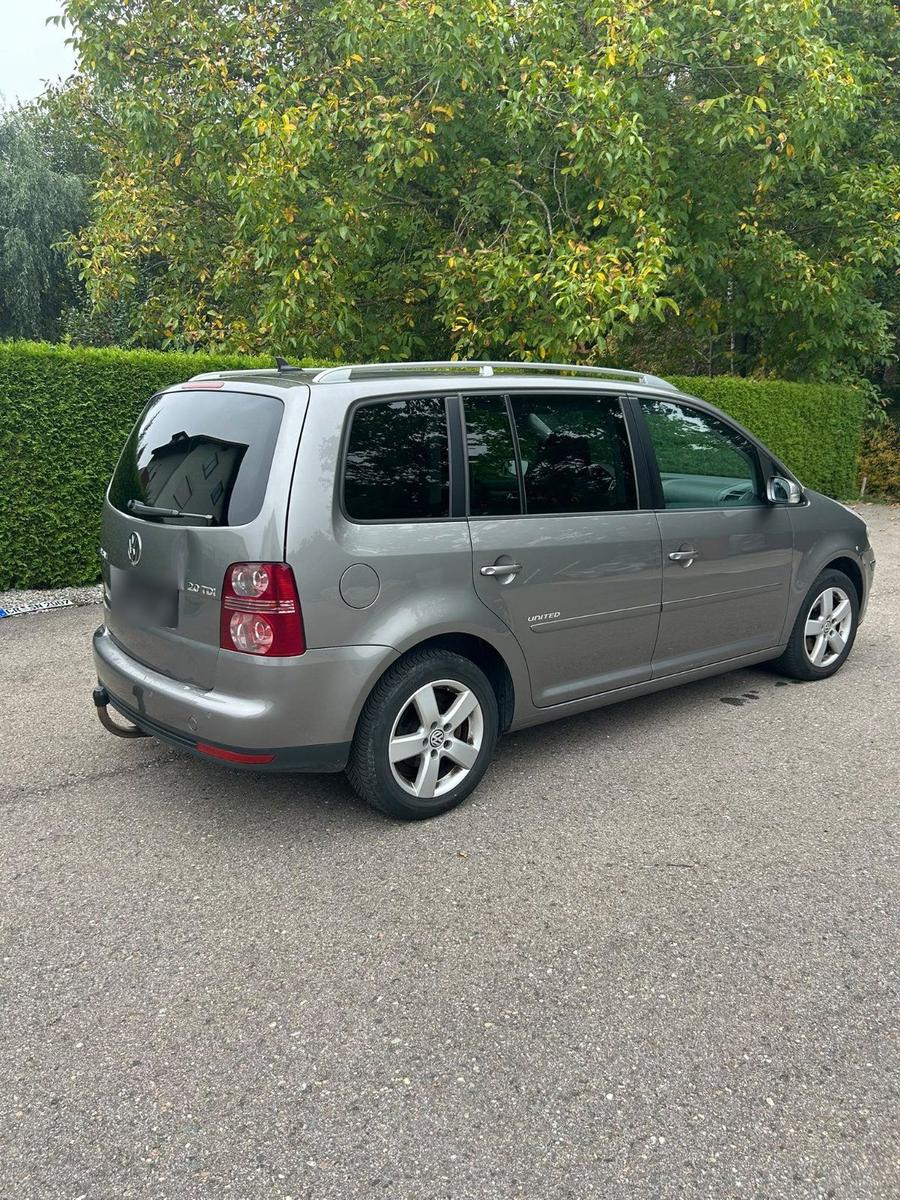 Volkswagen Touran 2008 — rear view