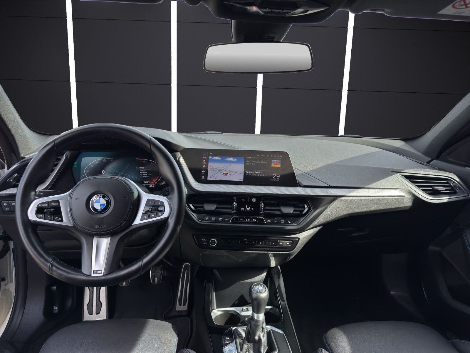 Fahrzeugabbildung BMW 118 i M Sport/Tempo/Navi/Ambiente/Apple CarPlay
