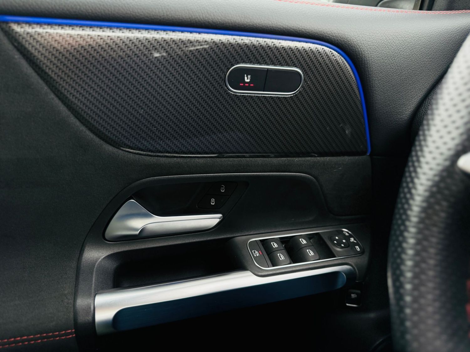Fahrzeugabbildung Mercedes-Benz GLB 200 d AMG - Distronic, AHK, LED, EDW, RFK, K