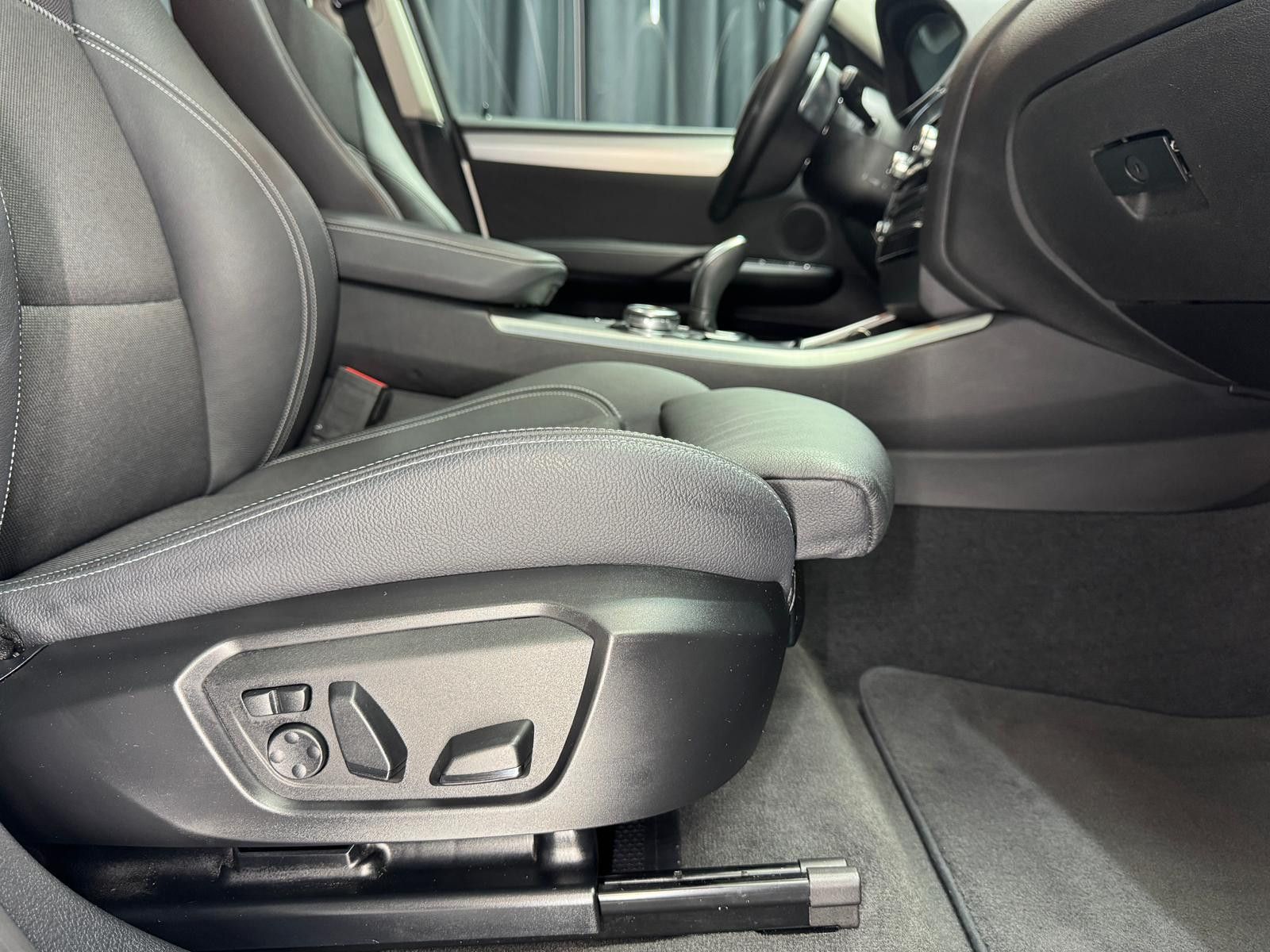 Fahrzeugabbildung BMW X4 xDrive 35I|PANO|MEMORY