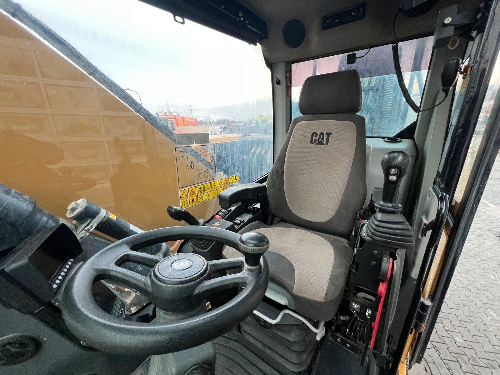 Fahrzeugabbildung CAT MH3024 / MH 3024 / Greifer / 2018 / 10.735h