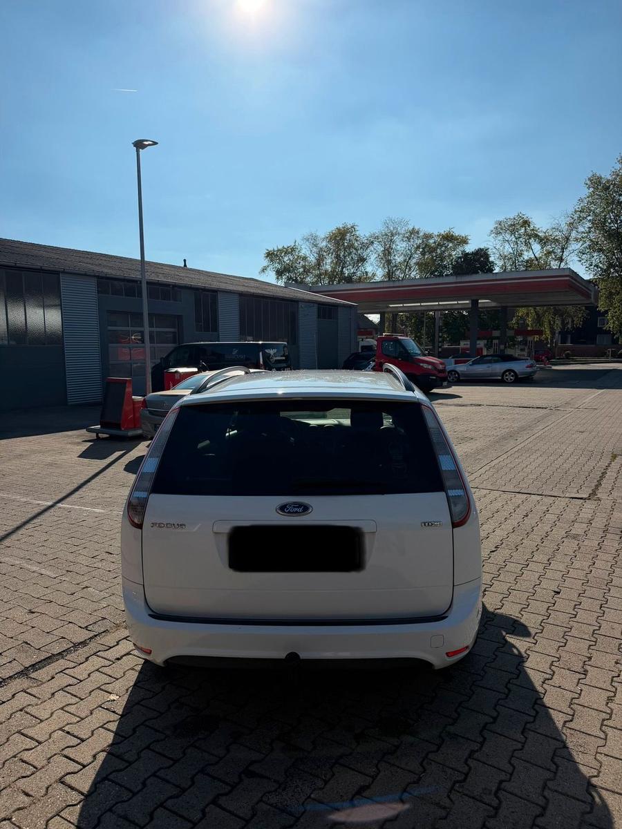 Ford Focus 2010 — photo 7