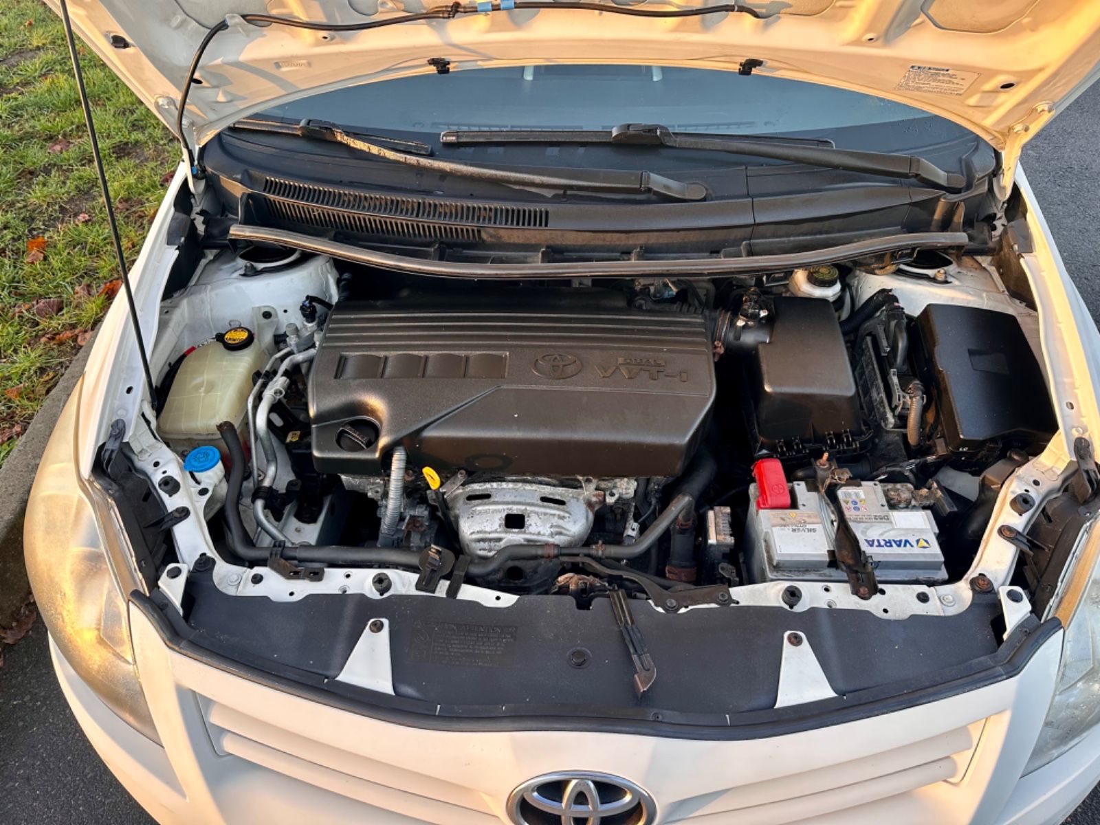 Fahrzeugabbildung Toyota Auris 1,33-l-Dual-VVT-i KLIMA EURO 5
