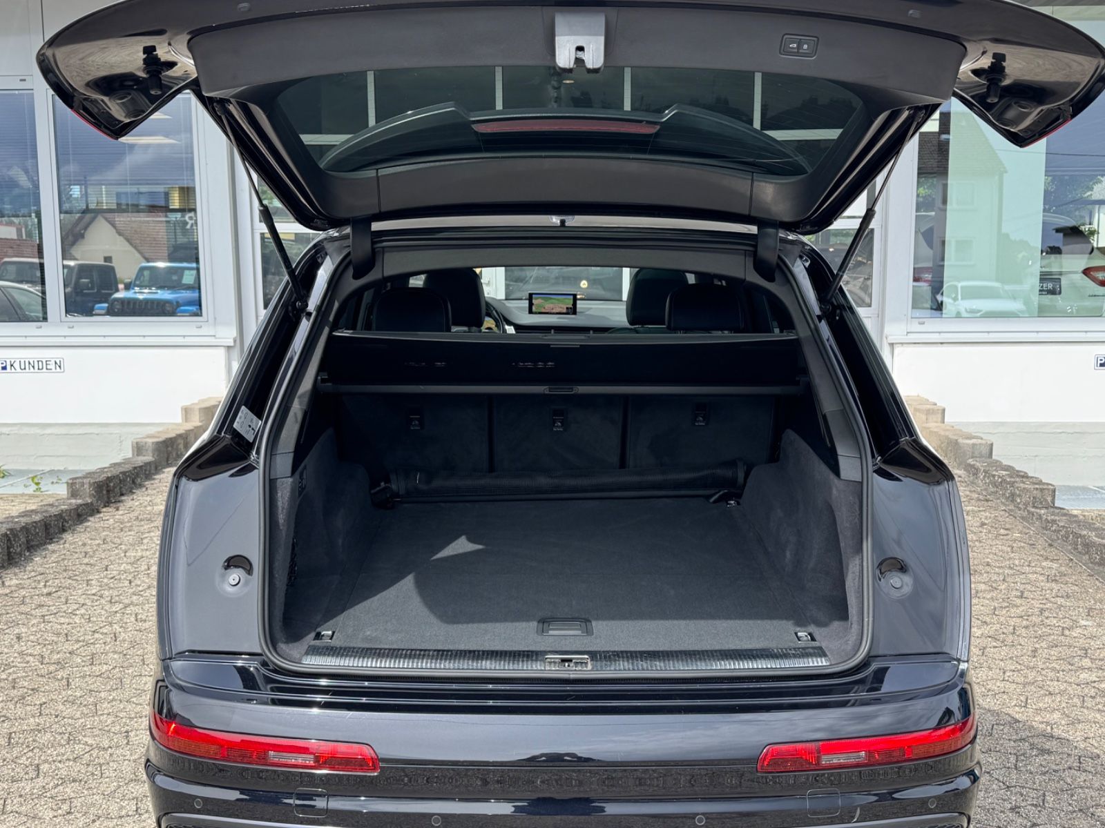 Fahrzeugabbildung Audi SQ7/RAUTEN-SITZE/PANO/AHK/360°Cam/Carbon/BOSE/