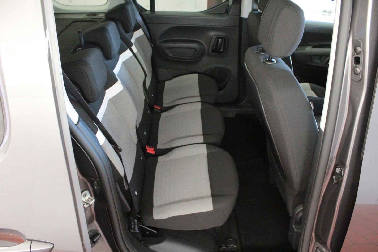 Fahrzeugabbildung Citroën Berlingo Kombi , 1.2 PureTech 110 2  Schiebtüren