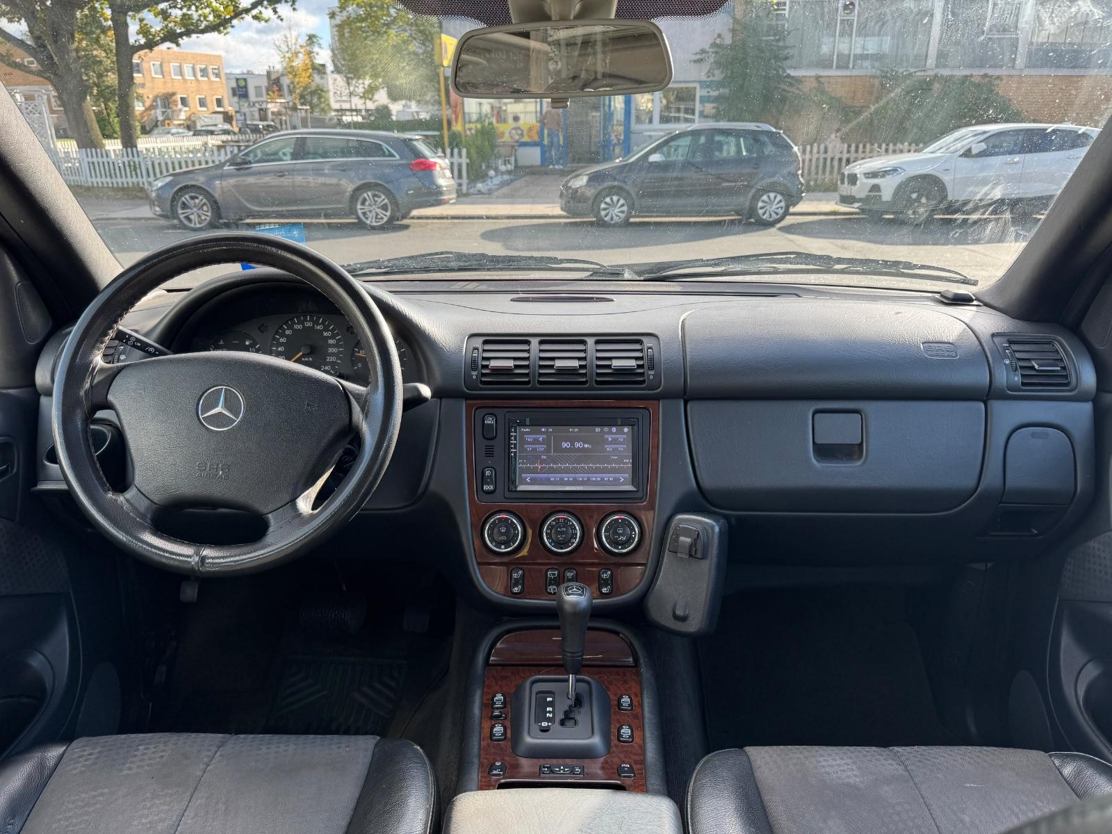 Mercedes-Benz ML270 2004 — photo 16