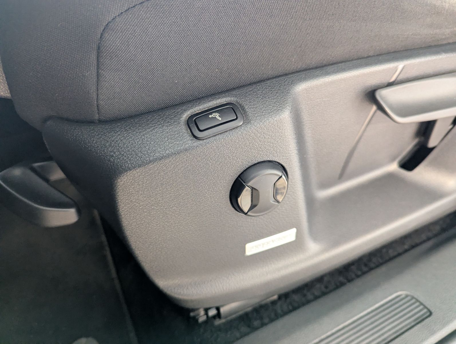 Fahrzeugabbildung Volkswagen Touran 1.4 TSI DSG Comfline 7-Sitze Navi