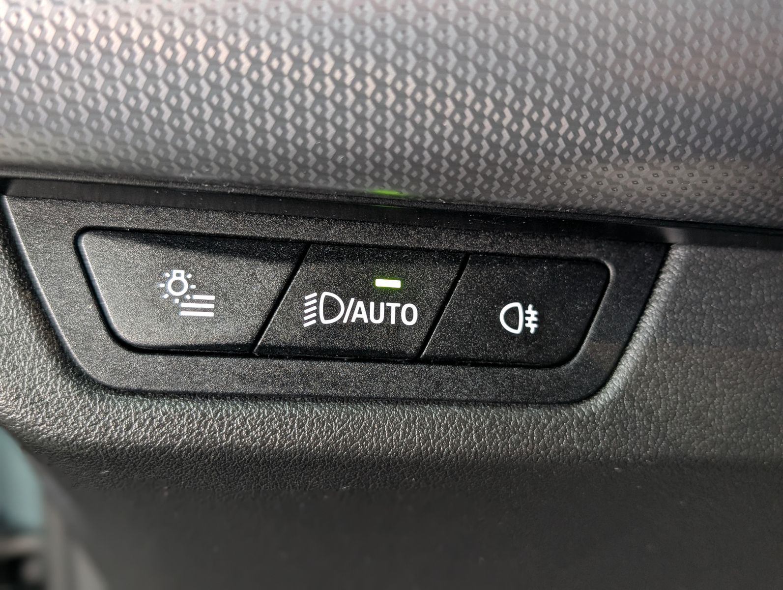 Fahrzeugabbildung BMW X1 18 d sDrive M Sport SHADOW AHK PANO KAM LEDER