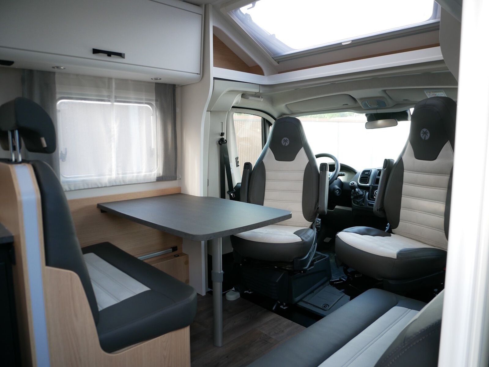 Fahrzeugabbildung Sunlight Adventure T 67 Faltverdunkelung,90L