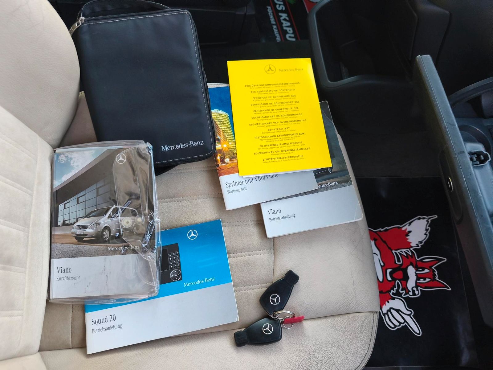 Fahrzeugabbildung Mercedes-Benz Viano 3.0 X-Clusive lang/6-Sitze/Alcantara/Navi