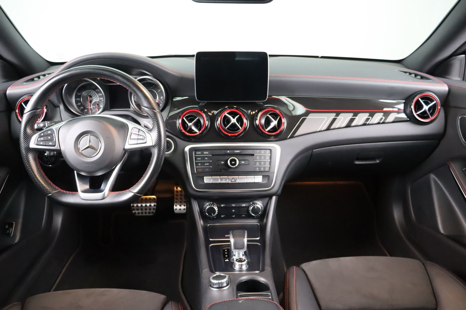 Fahrzeugabbildung Mercedes-Benz CLA 45 AMG 4Matic Coupe * Led * Navi * Alcantara