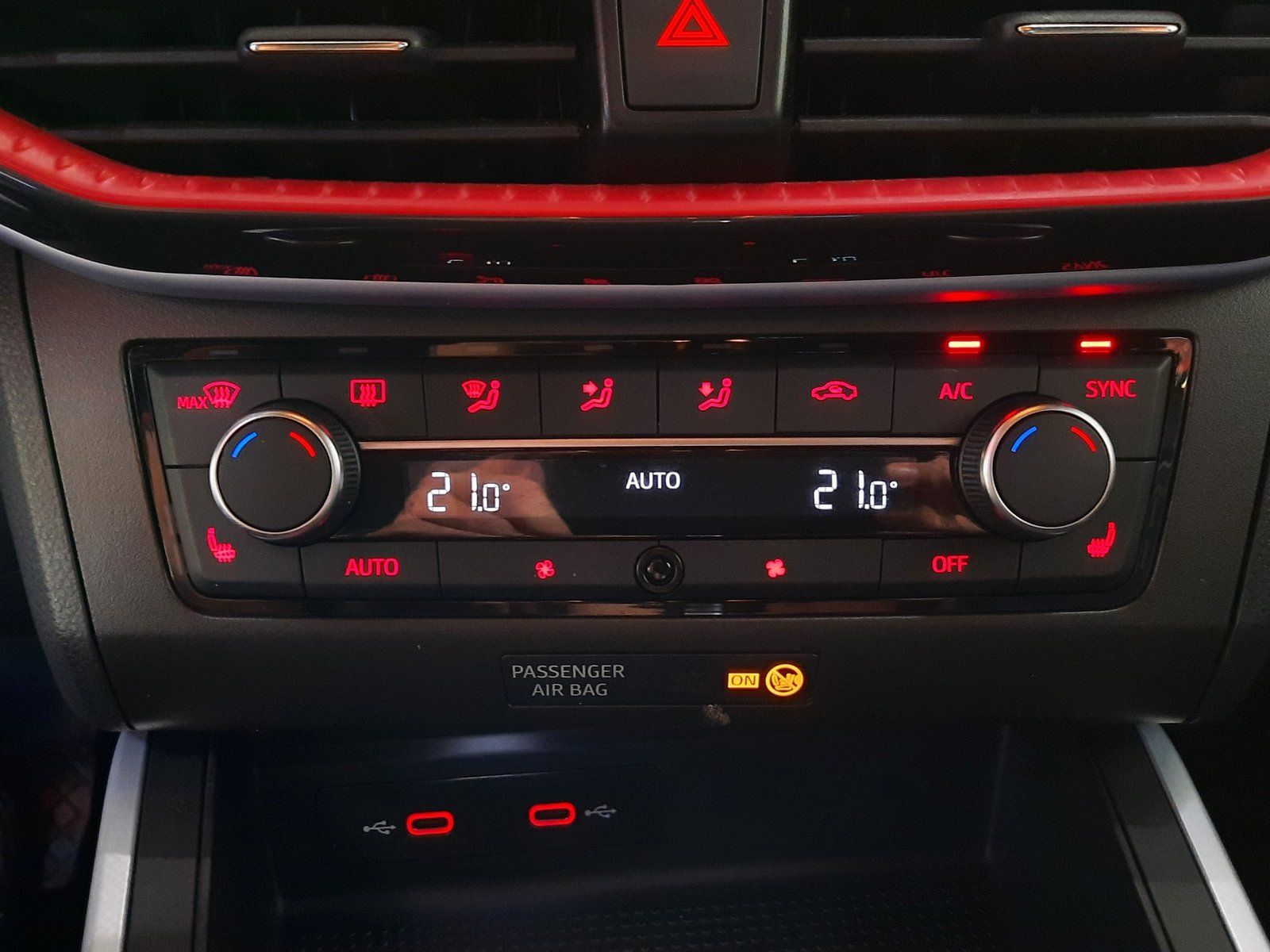 Fahrzeugabbildung SEAT Arona FR TSI DSG *AHK*Cam*PDC*LED*Sitzhg*ACC*APP