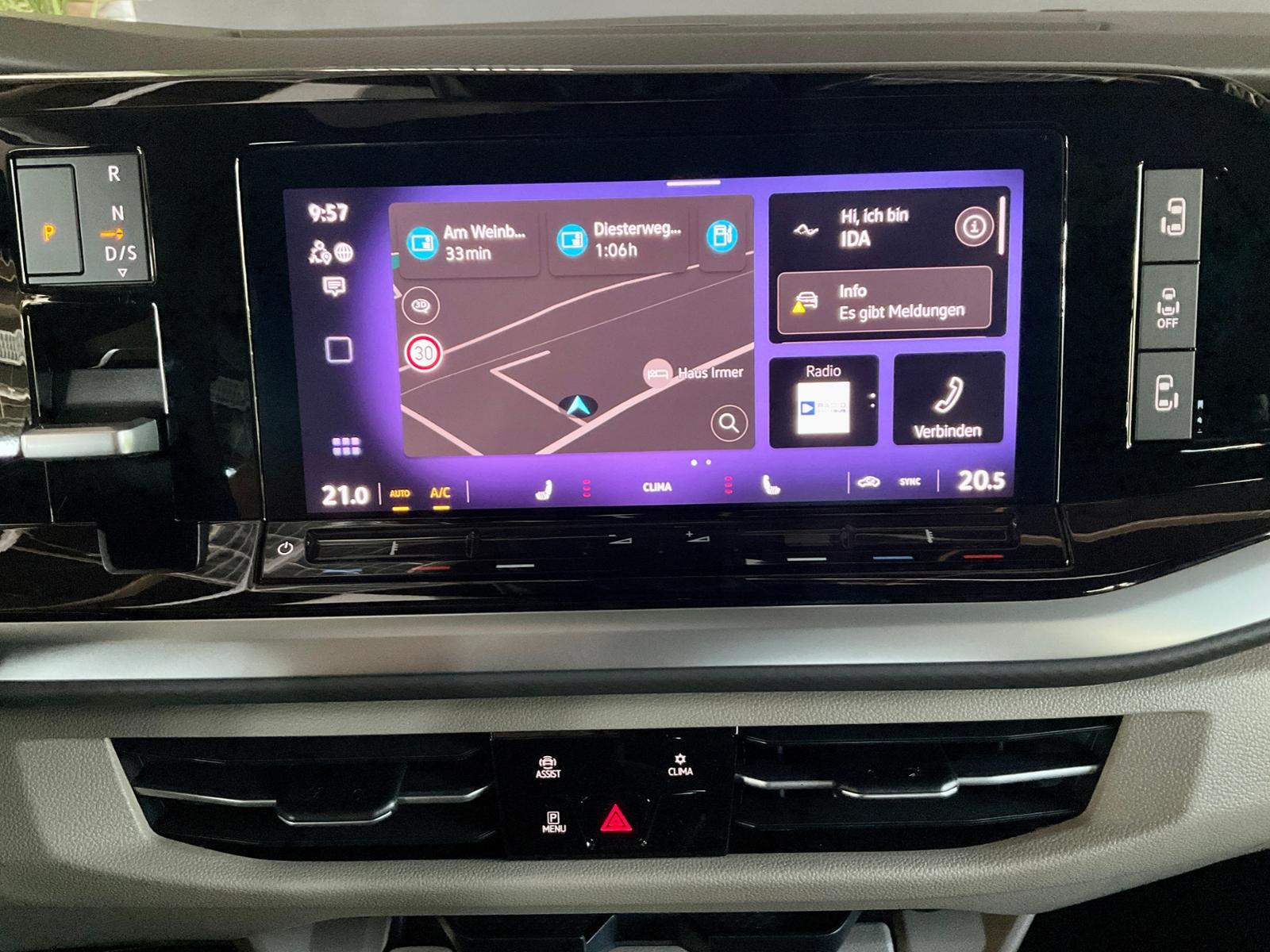 Volkswagen T7 Multivan 2.0 TDI DSG Style lang AHK PANO NAVI