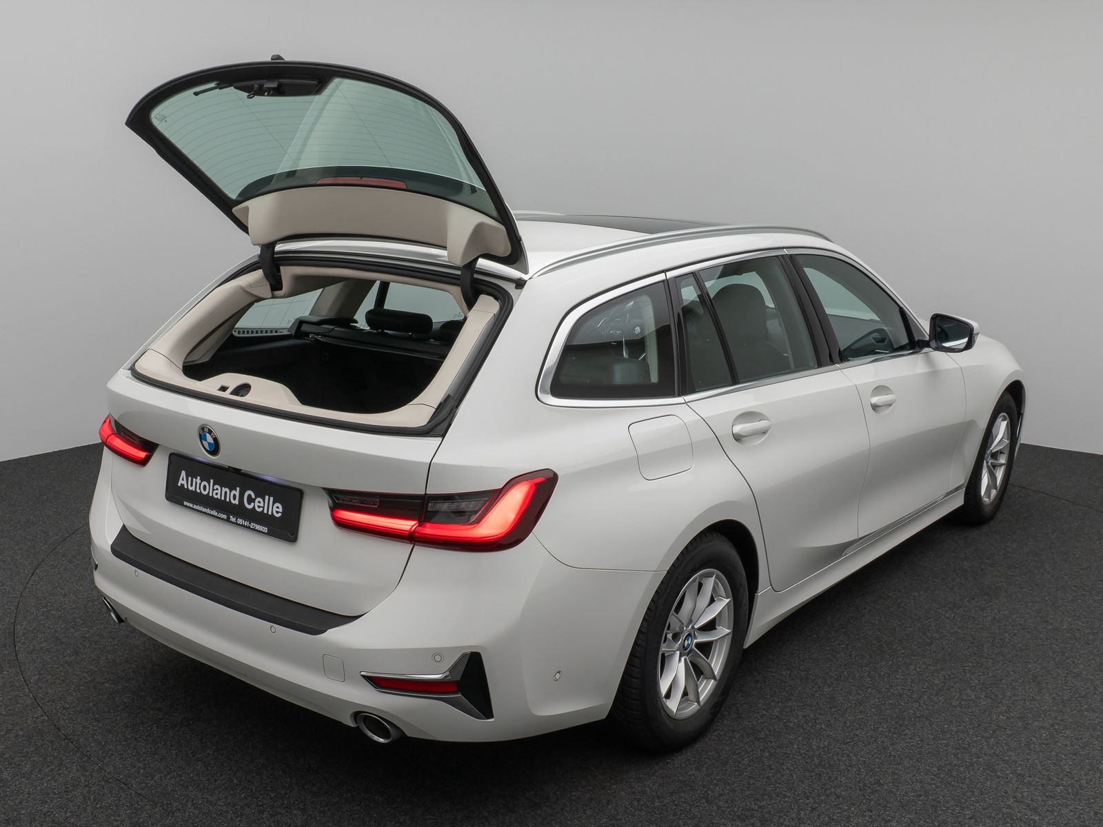Fahrzeugabbildung BMW 320d  Luxury Line Panorama Kamera DAB AHK Alarm