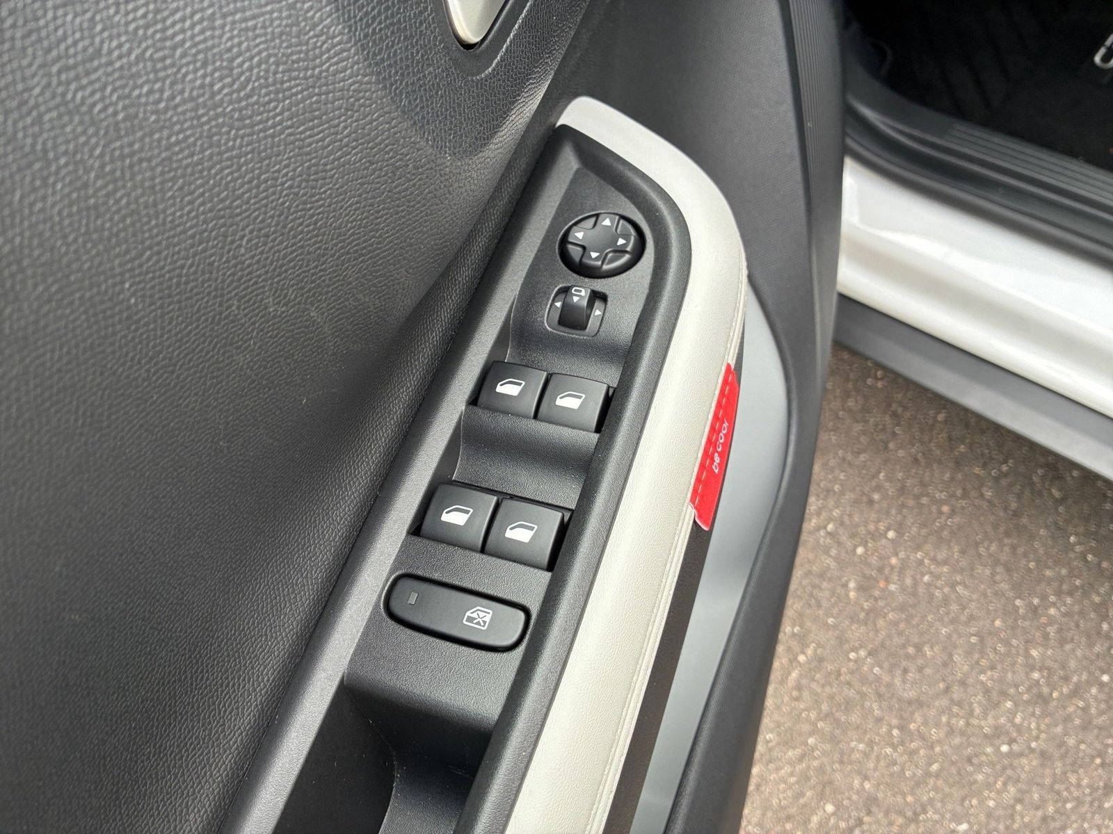 Fahrzeugabbildung Citroën C3 1.2T MAX Sitzhz,Kamera,Allwetter,Navi,LED