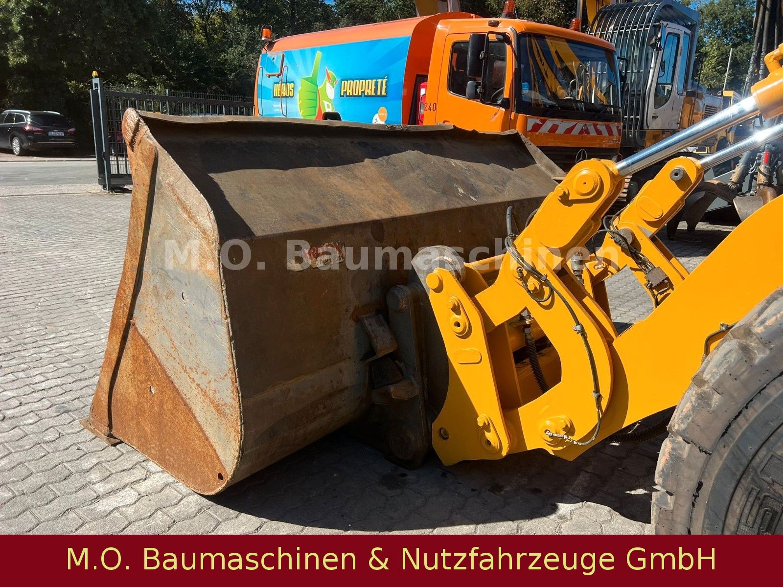 Fahrzeugabbildung Liebherr L524 /SW / AC/ Hochkippschaufel/Neue Reifen !