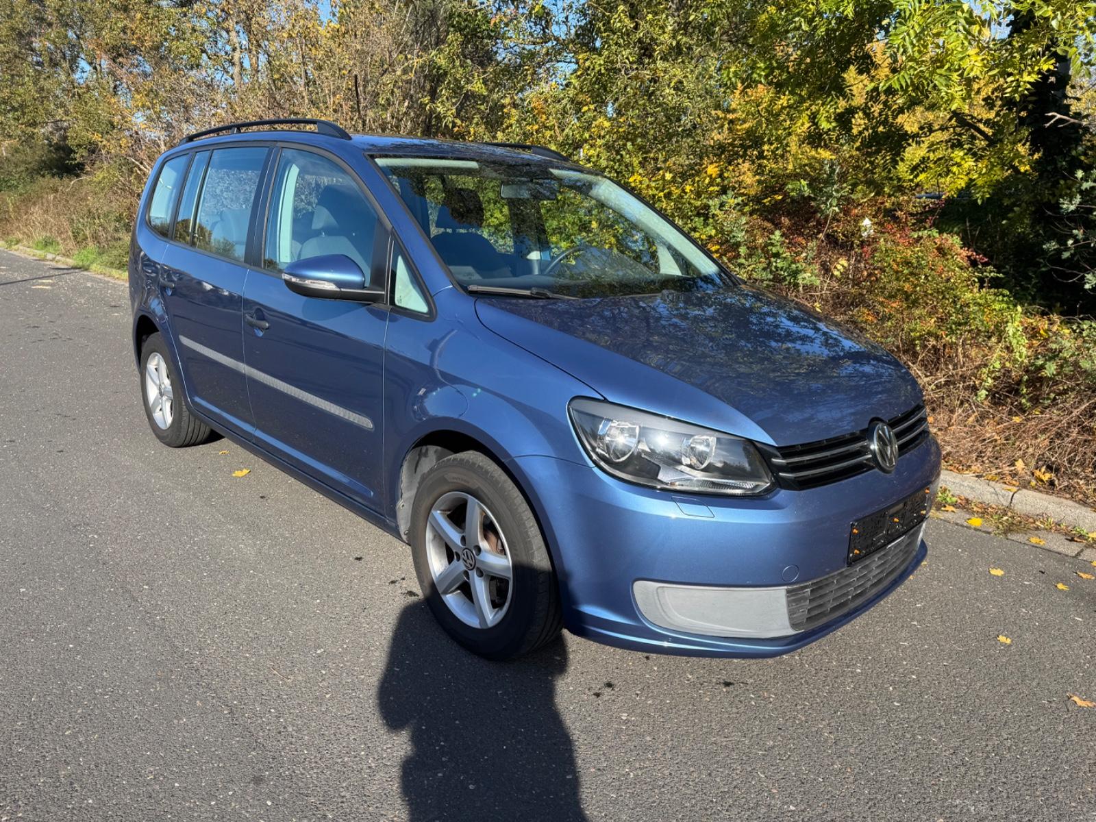 Volkswagen Touran 2011 — rear view