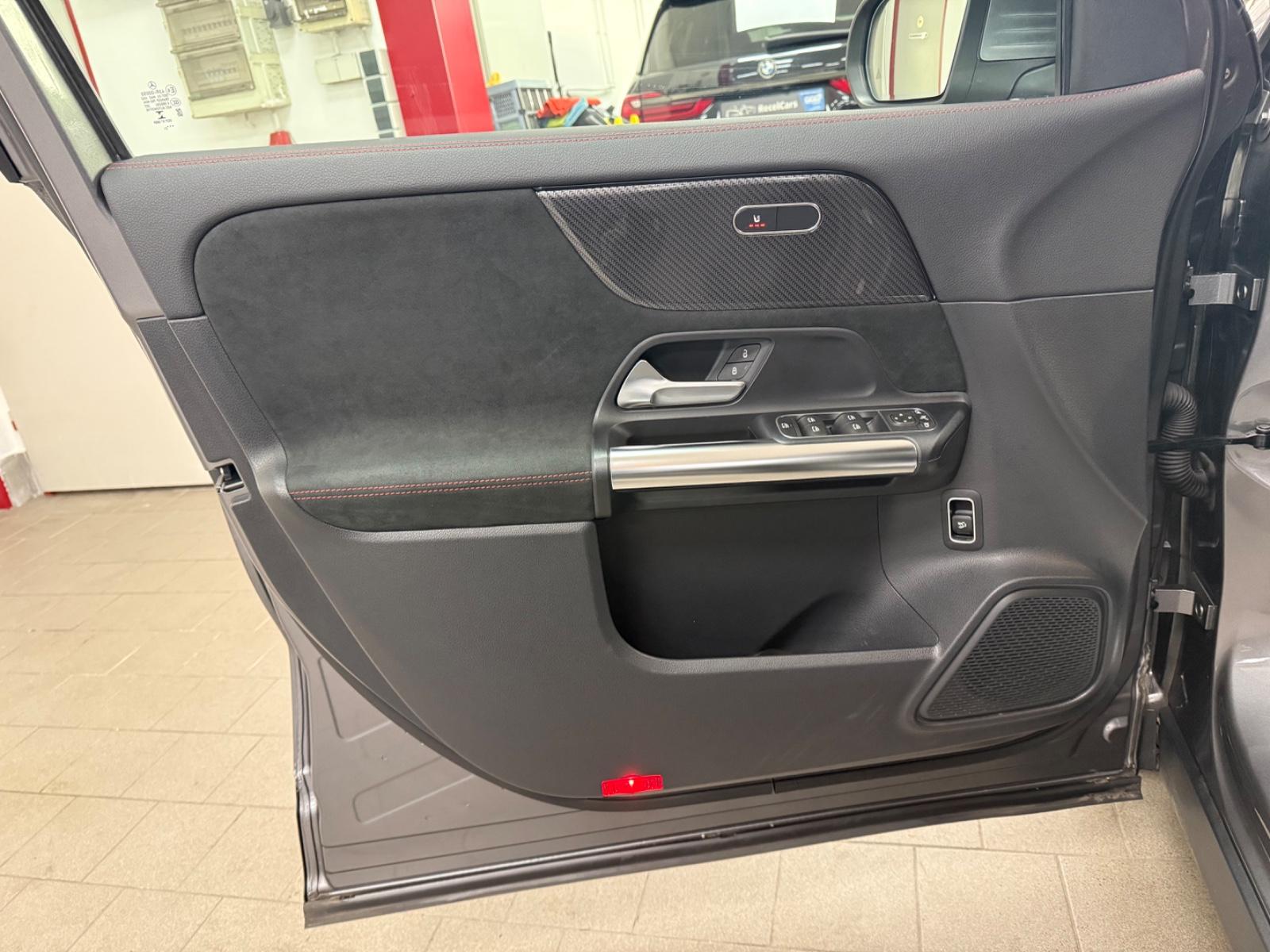 Mercedes-Benz GLA 220 d*AMG-LINE*AHK*MBUX*19 ZOLL*PARK-ASSIST*