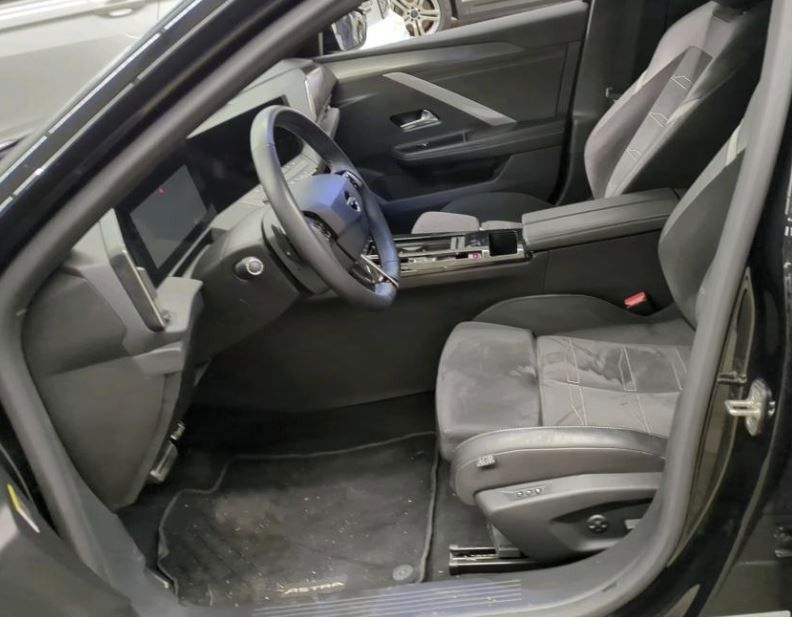 Fahrzeugabbildung Opel Astra L ST 1.5D ULTIMATE NAVI/LED/SPORT/VIRT/DAB