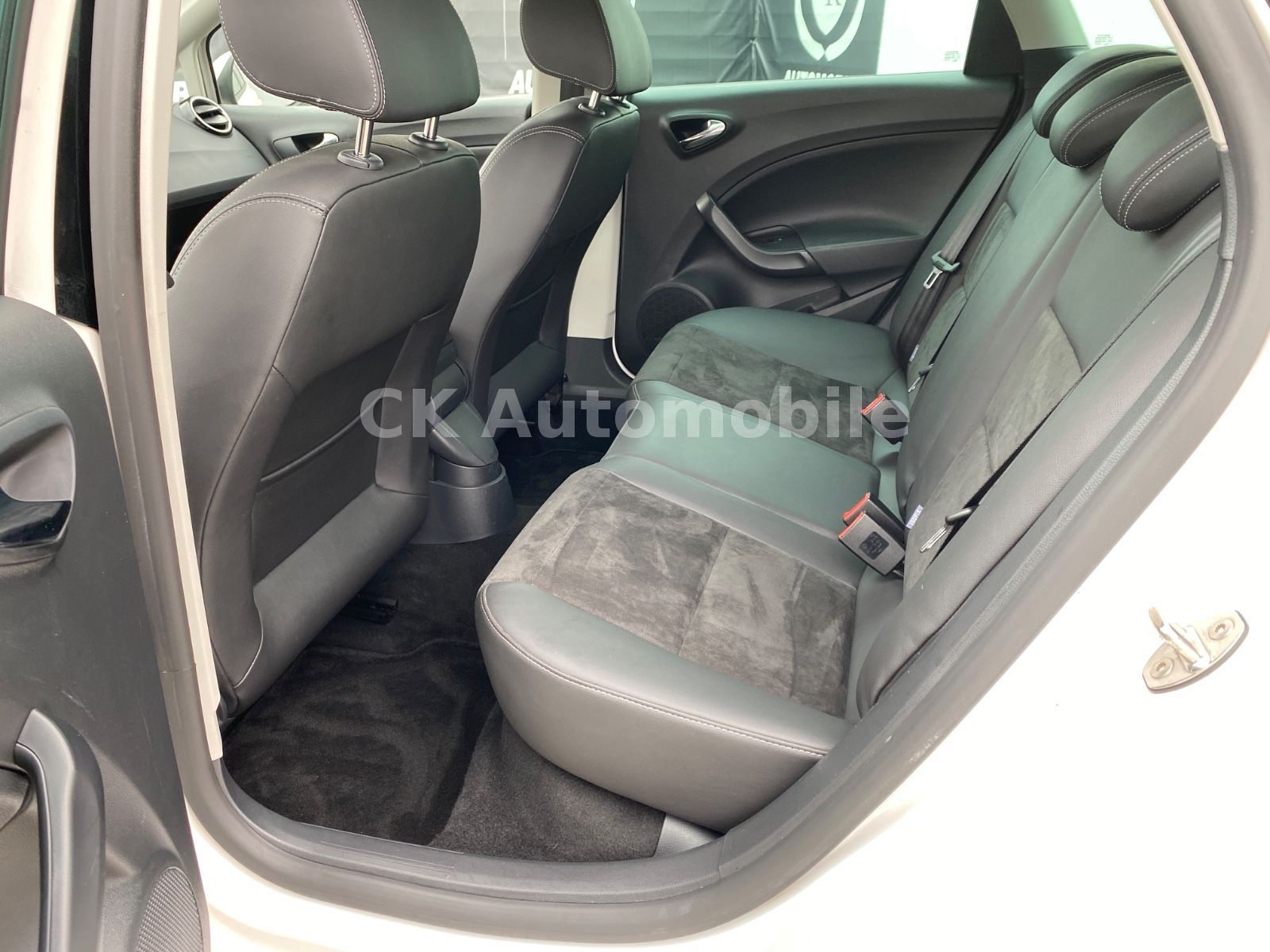 Fahrzeugabbildung SEAT Ibiza ST 1.0 TSI Style DSG/Navi/Bi-Xenon/PDC