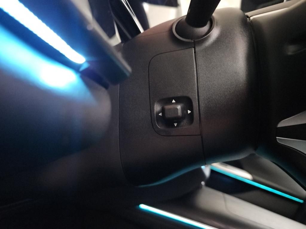 Fahrzeugabbildung Mercedes-Benz E 220 d T AMG AHK Pano Superscreen Burm.4D 360°