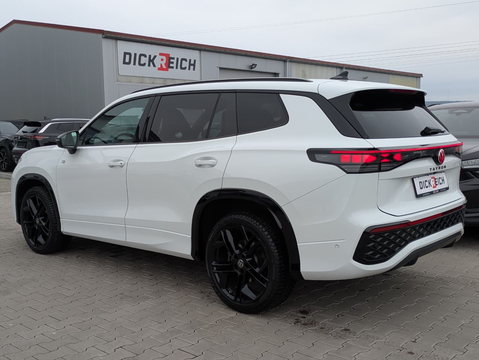 Fahrzeugabbildung Volkswagen Tayron 2.0 TDI 4M R-Line BLACK*7Si*MATRIX*PANO