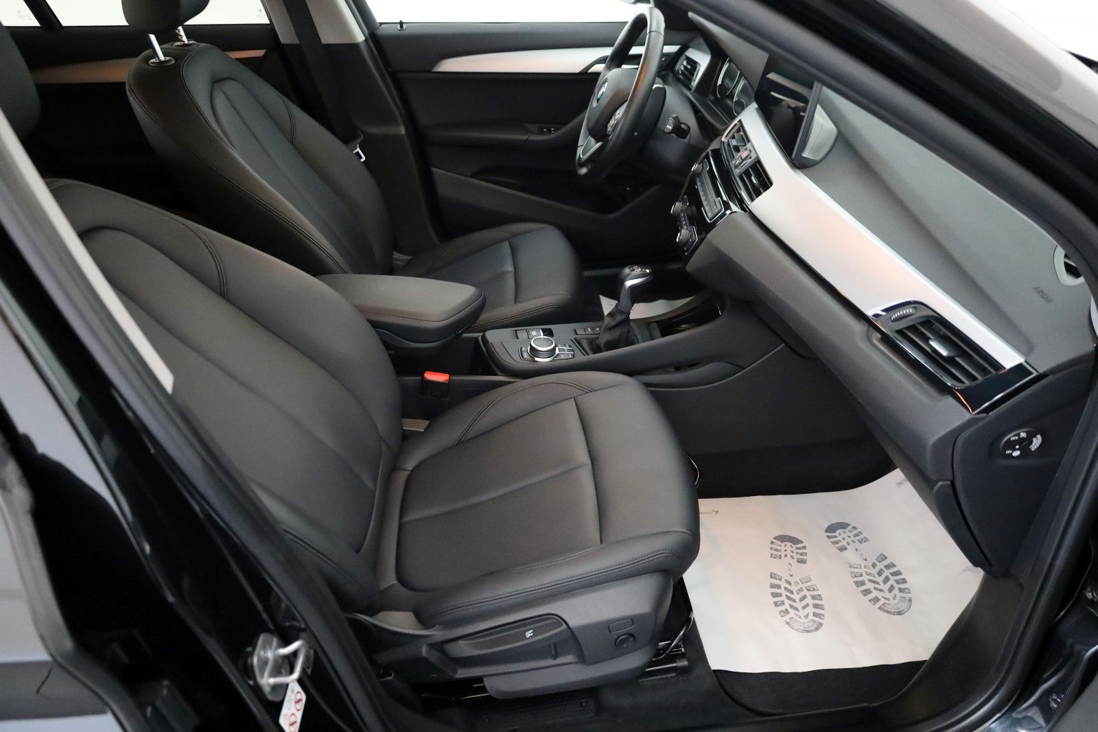 Fahrzeugabbildung BMW X1 xDrive 25e Advantage Leder,Navi,LED,Kamer,HUD