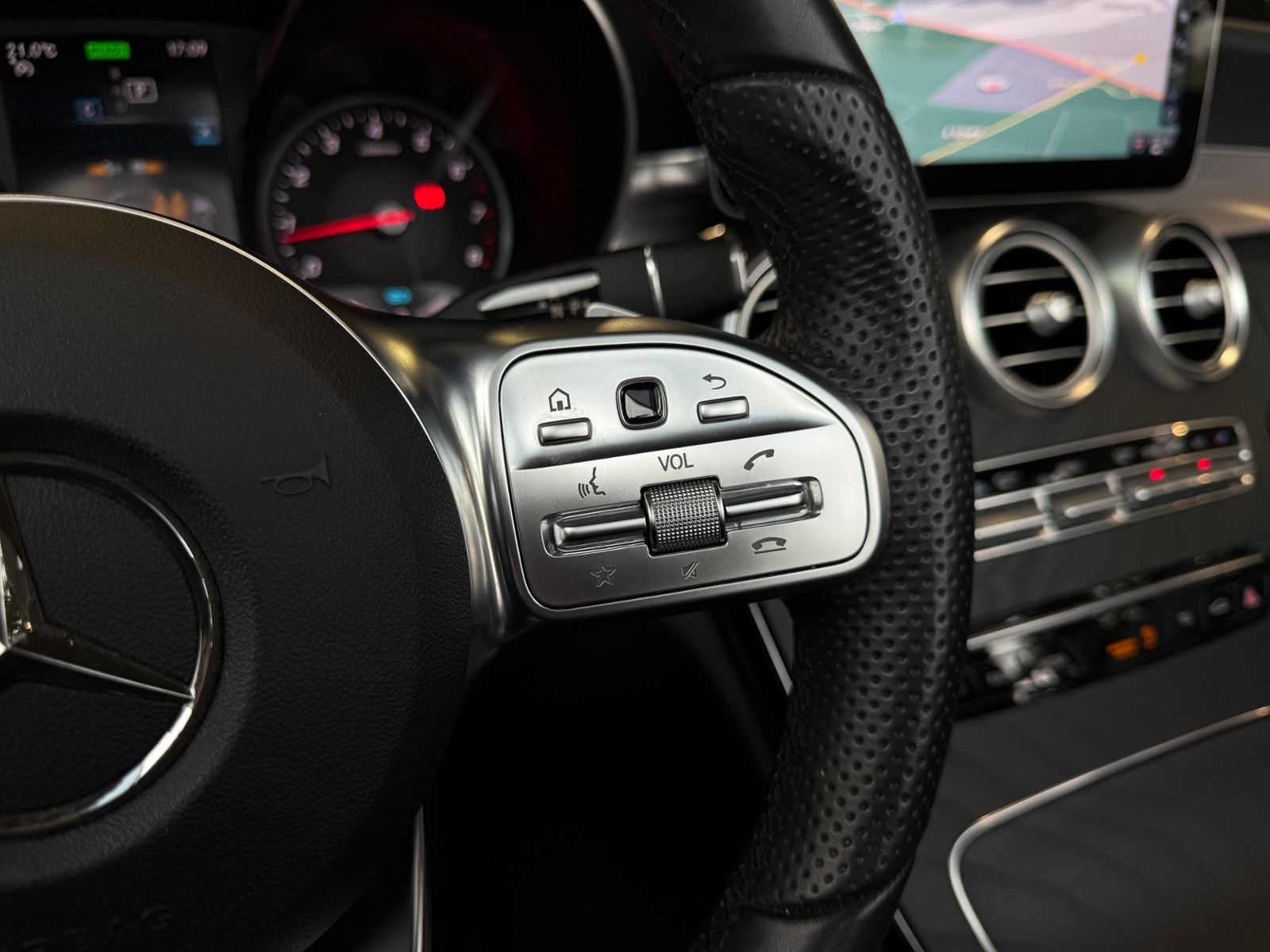 Fahrzeugabbildung Mercedes-Benz C 200 Cabrio AMG NIGHT Navi Rückfahr KAM Sounds.