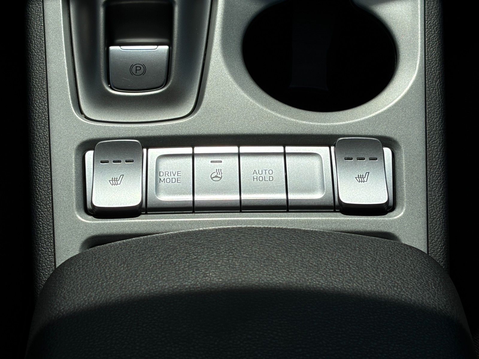 Fahrzeugabbildung Hyundai KONA E Select SHZ LHZ ACC Navi CarPlay PDC LKA