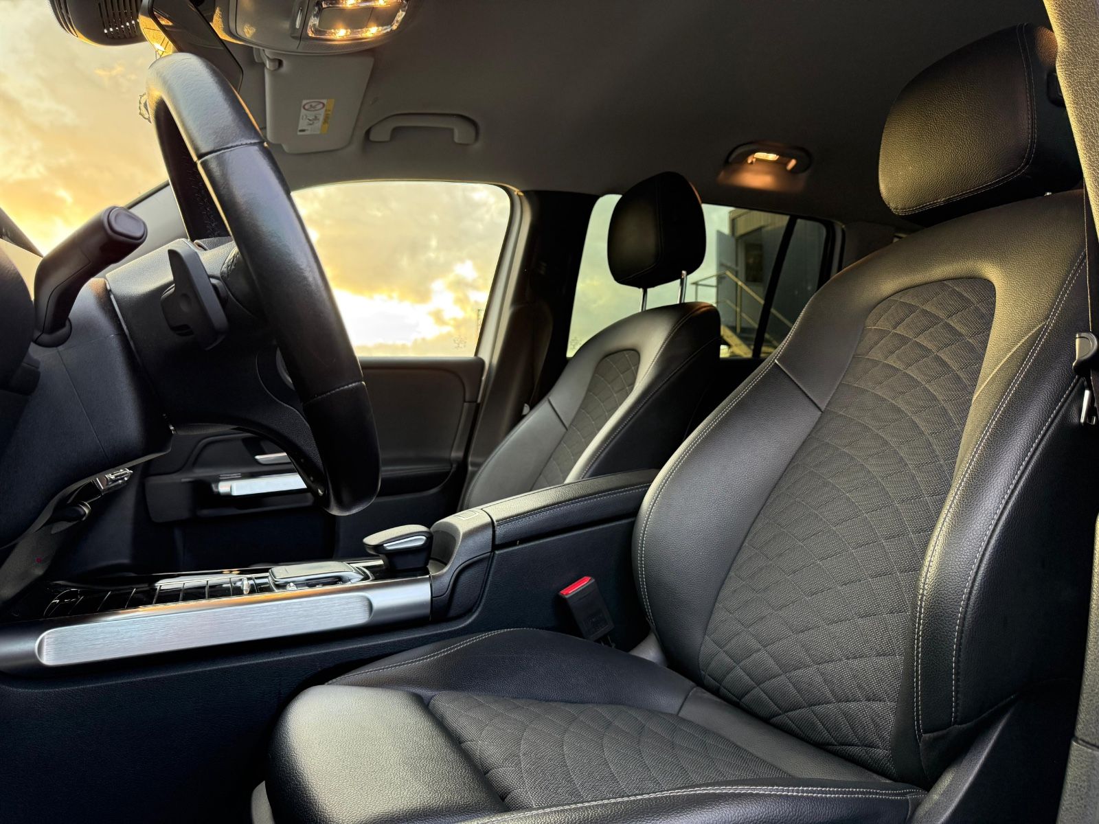 Fahrzeugabbildung Mercedes-Benz GLB 200  GLB 200 d*MEMORY*LED*CAM*CARPLAY*