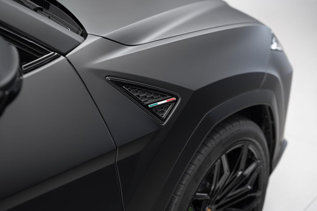 Urus 4.0 V8 SE MATT BLACK AKRAPOVIC CARBON - Bild 8