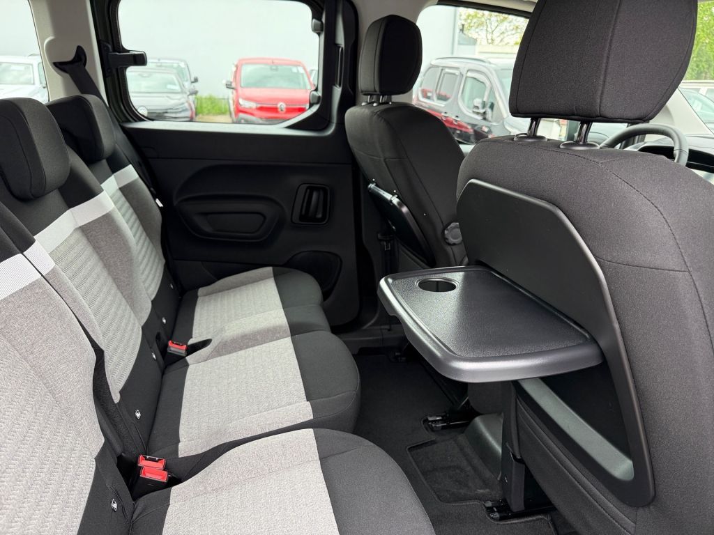 Fahrzeugabbildung Citroën Berlingo XL Diesel 130 PLUS 7-Sitzer