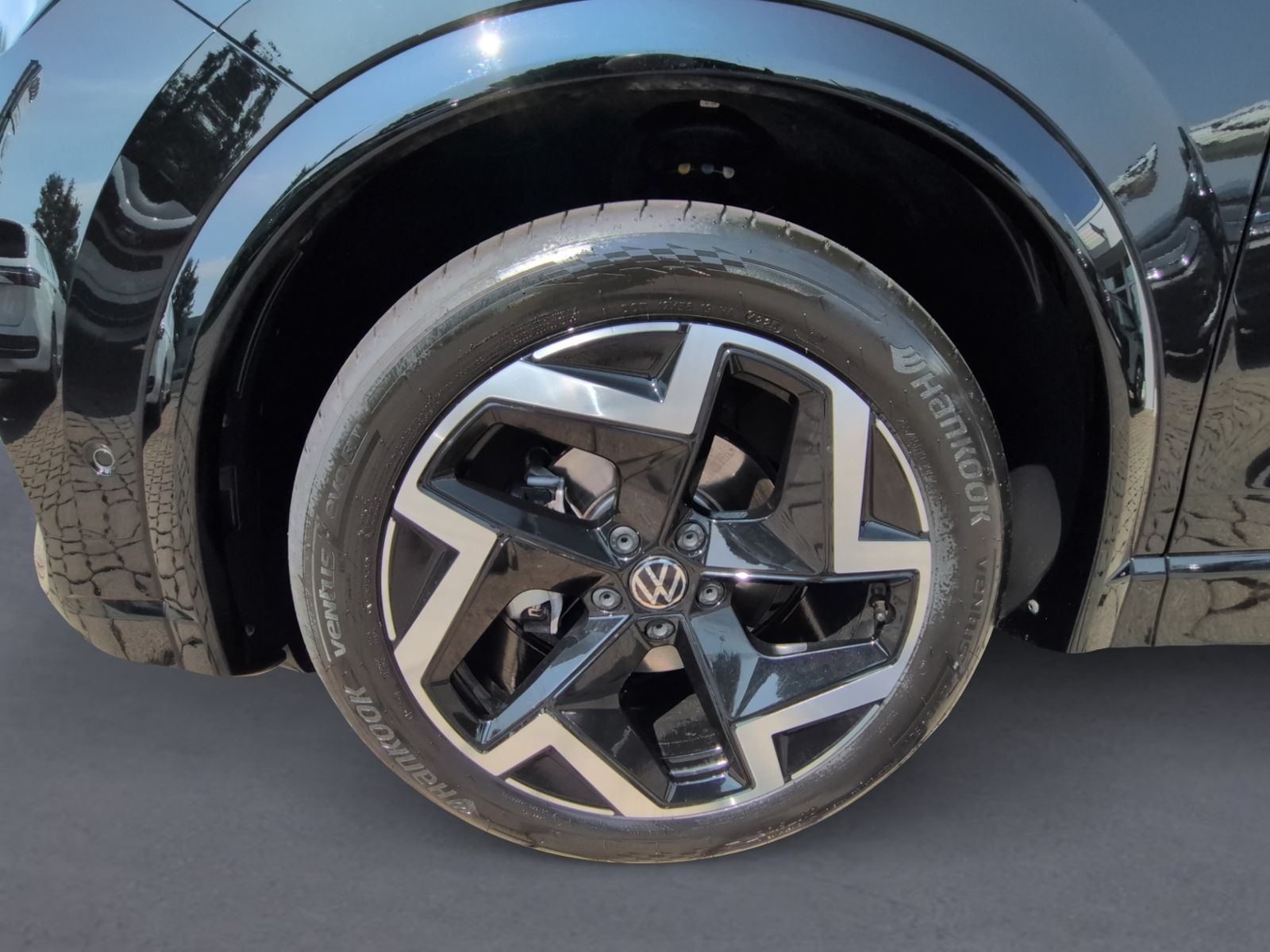 Tiguan R-Line 1.5 eTSI DSG +LED+NAVI+SHZ+KAMERA