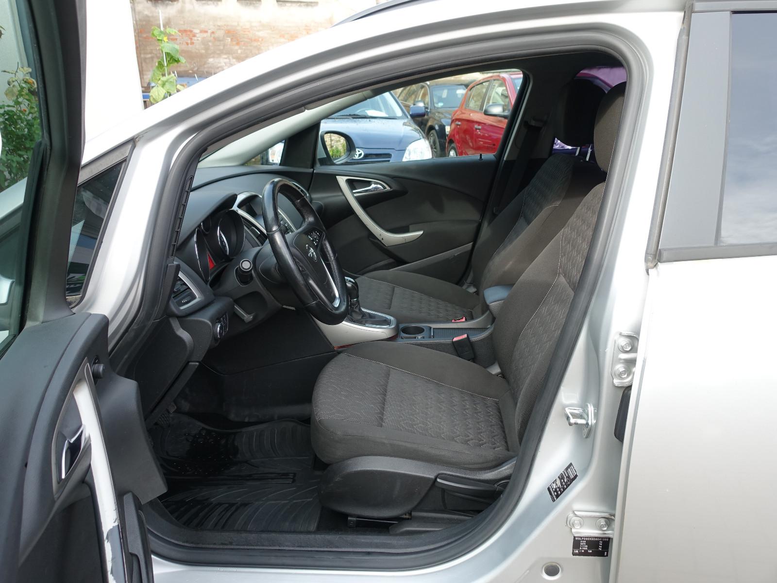 Opel Astra 2013 — photo 6