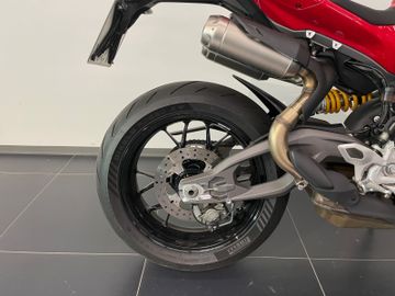 Ducati Streetfighter V2S