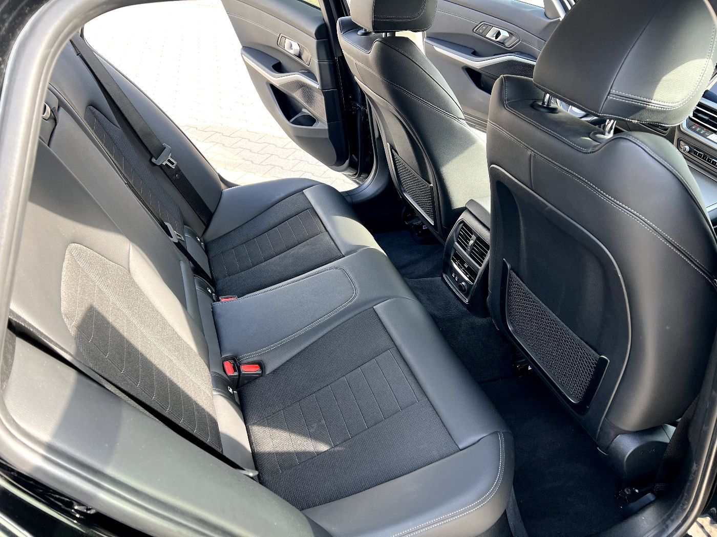 BMW 320d Touring xDrive Advantage *LED Navi Leder* foto 16