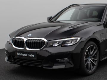 Fahrzeugabbildung BMW 320e Advantage DAB HiFi PDC AHK Alarm LED Sport