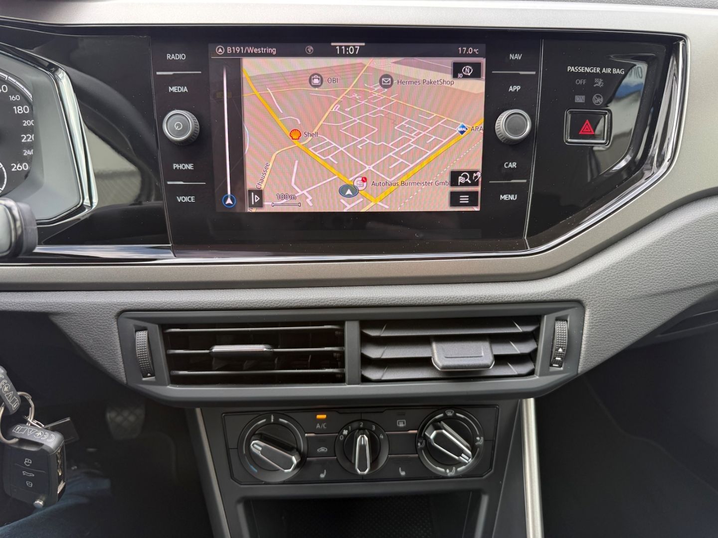 Fahrzeugabbildung Volkswagen Polo VI Comfortline Navi Kurv ACC WLAN DAB SHZ T