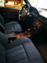 Mercedes-Benz Mercedes Benz w124 E220 - Mercedes-Benz E 220 mit Benzin-Antrieb: Limousine