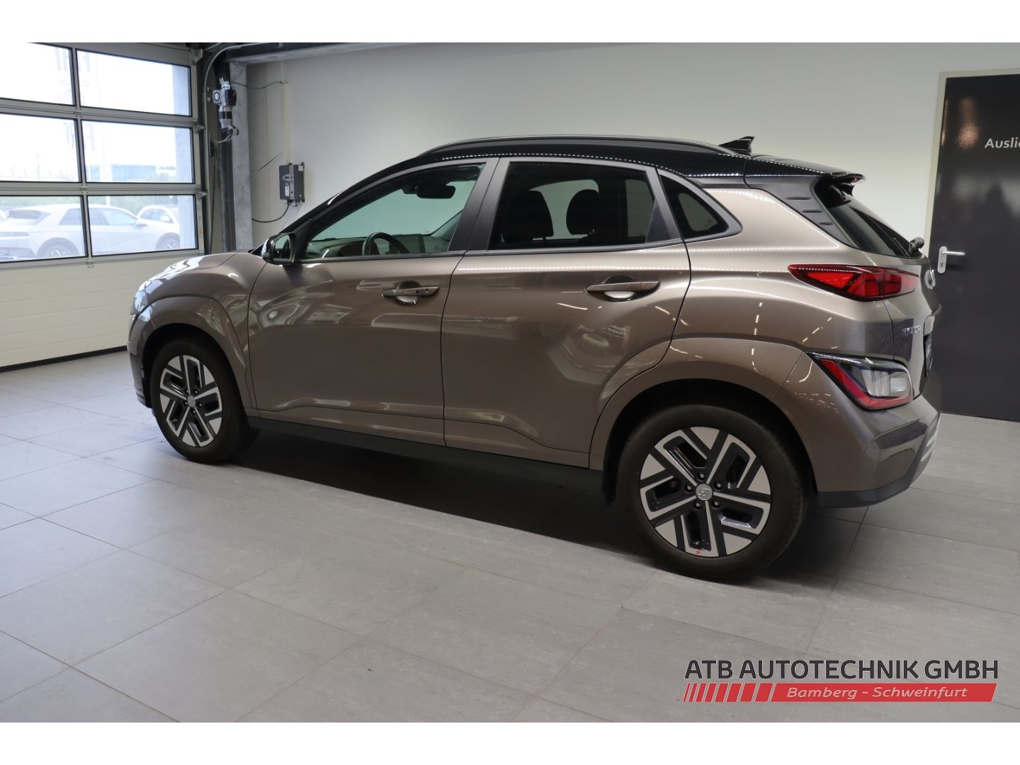 Fahrzeugabbildung Hyundai KONA Elektro Trend 2WD 39,2 kWh 96,6% SOH LED AC