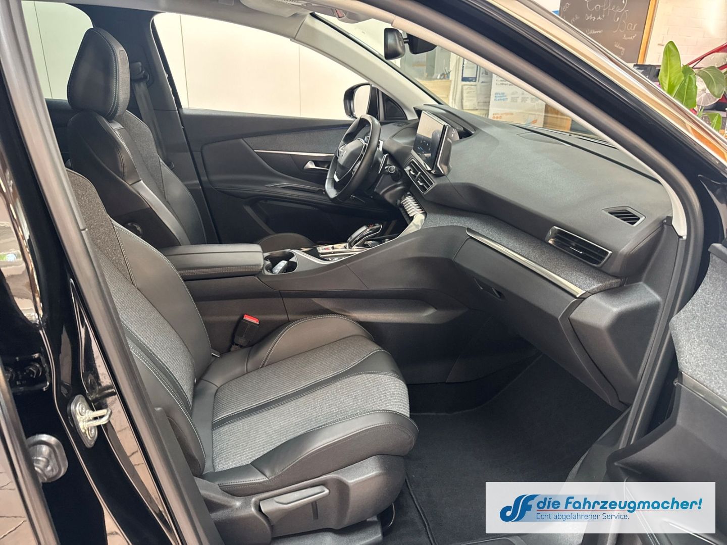 Fahrzeugabbildung Peugeot 3008 Allure Pack Navi Digitales Cockpit LED El.