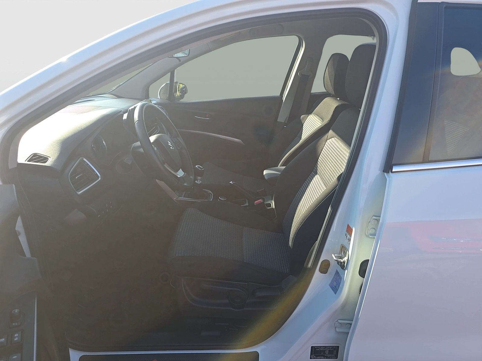 Fahrzeugabbildung Suzuki S-Cross Comfort 4x4 Hybrid LED Navi AHK ACC RFK