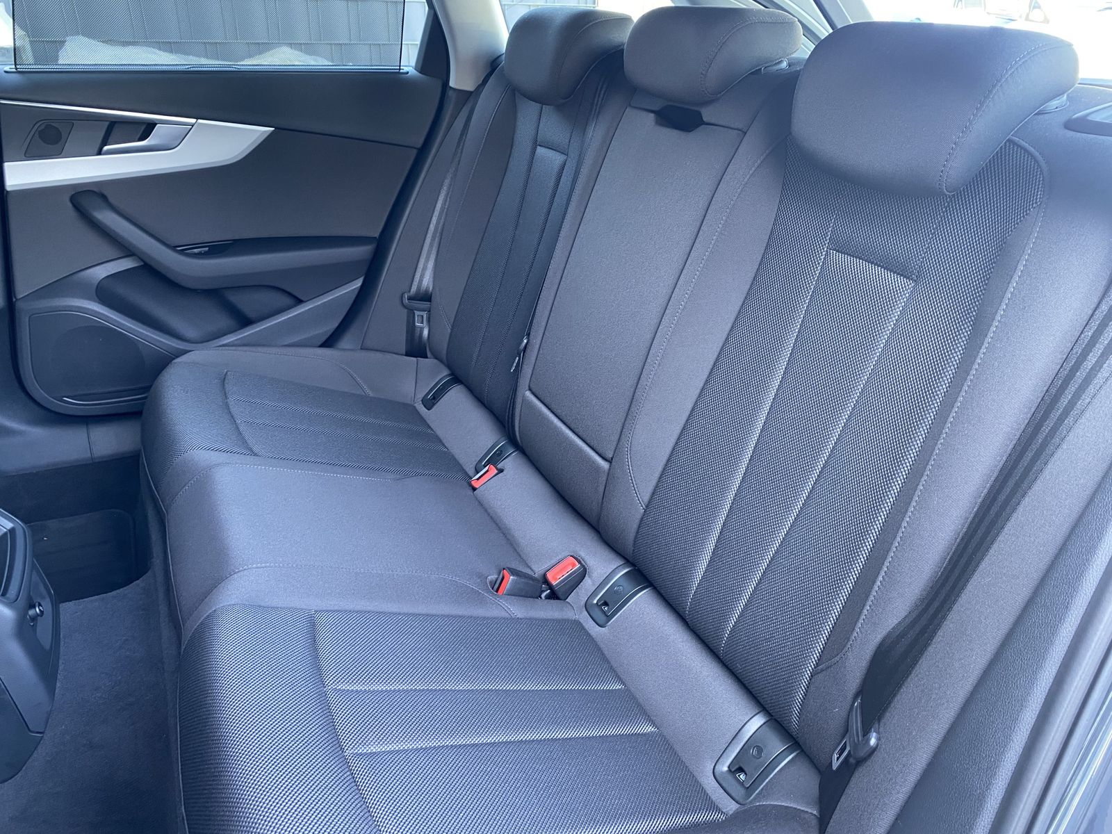 Fahrzeugabbildung Audi A4 Avant 35 TDI Advanced NAV+LED+ACC+HUD+DAB+1HD